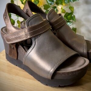 OTBT Waypoint Wedge Sandal Size 6.5